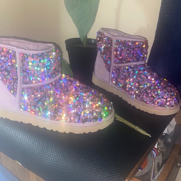 Sold New Authentic UGG mini SEQUIN LILAC FROST sparkle Purple BOOTS WOMEN’S 8 - Picture 4 of 16